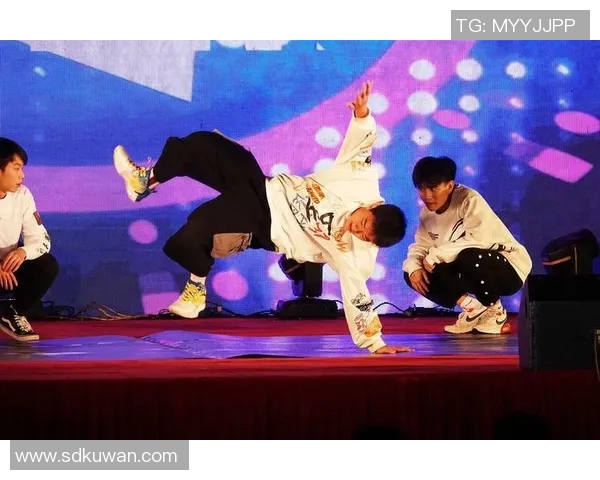 北京街舞队包夹现象解析：街舞文化中的团队协作与竞争关系探讨